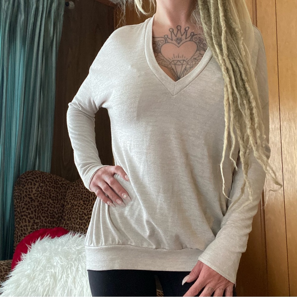 Aritzia Wilfred free soft nude v neck sweater